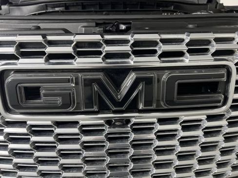 Used 2023 GMC Yukon Denali AWD/4WD image 32
