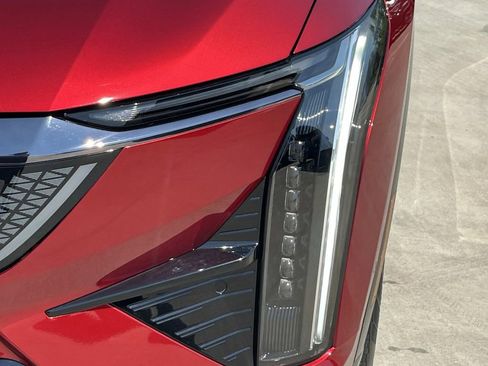 Certified 2025 Cadillac Optiq Sport 1 image 9