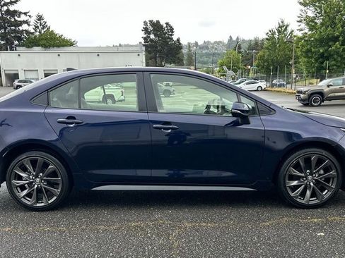 Used 2024 Toyota Corolla SE w/ SE Package FWD image 4