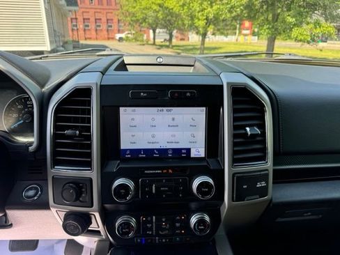 Used 2019 Ford F150 Lariat w/ Equipment Group 502A Luxury AWD/4WD image 20