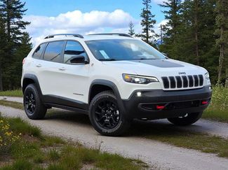 Used 2022 Jeep Cherokee Trailhawk w/ Sun, Sound & Nav Group video 2