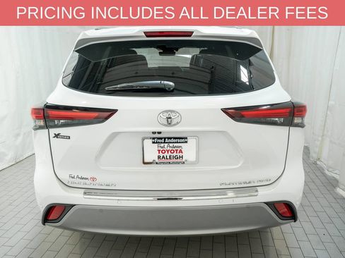 Used 2026 Toyota Highlander Platinum AWD/4WD image 4