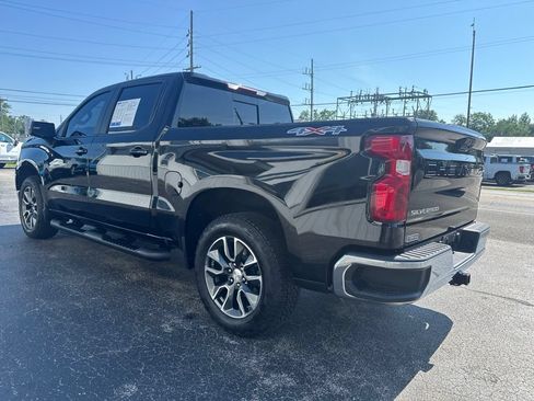 Used 2023 Chevrolet Silverado 1500 LT w/ Leather Package AWD/4WD image 5