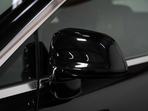 Used 2019 Rolls-Royce Dawn RWD image 16