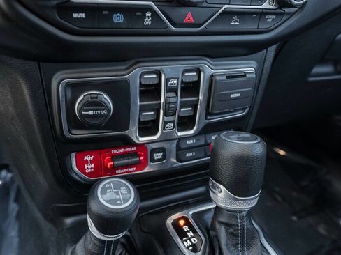 Used 2023 Jeep Wrangler Unlimited Rubicon 4xe w/ Cold Weather Group AWD/4WD image 33