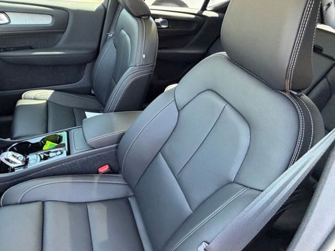 New 2026 Volvo XC40 B5 Plus w/ Climate Package AWD/4WD image 19