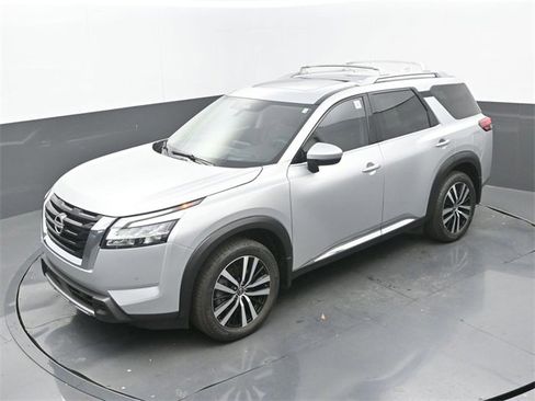 Used 2024 Nissan Pathfinder Platinum w/ Cargo Package image 33