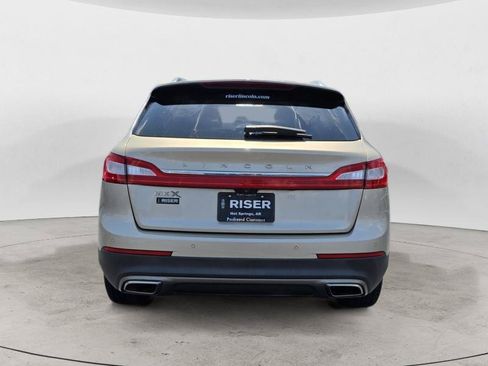Used 2017 Lincoln MKX Reserve w/ Driver Assistance Package FWD image 4