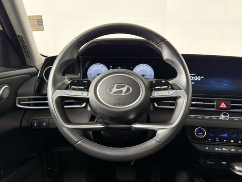 Used 2025 Hyundai Elantra SEL FWD image 16
