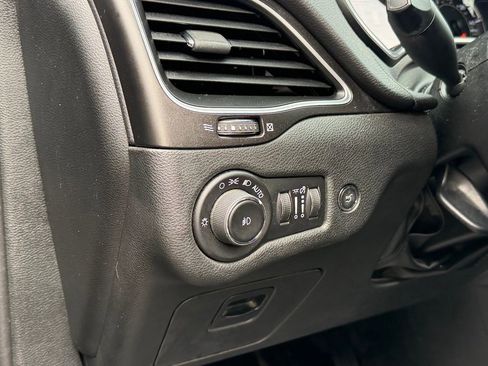 Used 2019 Jeep Cherokee Trailhawk image 28