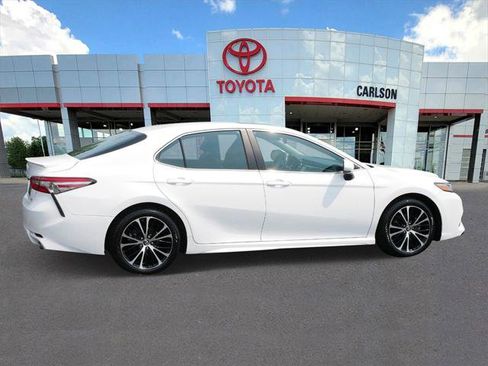 Certified 2018 Toyota Camry SE image 6