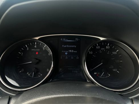 Used 2016 Nissan Rogue SV AWD/4WD image 19