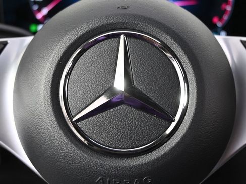 Used 2025 Mercedes-Benz GLA 250 4MATIC image 37