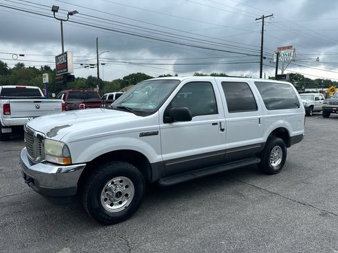 Used 2002 Ford Excursion XLT AWD/4WD image 1