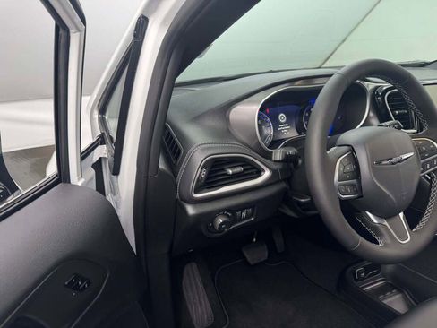 New 2026 Chrysler Pacifica Select image 27