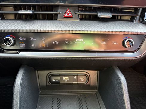 Used 2025 Kia Sportage SX image 19