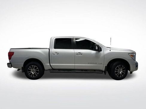 Used 2020 Nissan Titan SV w/ SV Convenience Package image 2