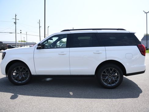 New 2027 Ford Expedition Platinum w/ Stealth Appearance Package RWD image 7