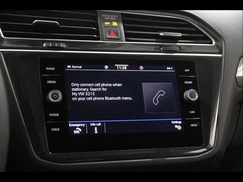 Certified 2024 Volkswagen Tiguan SE AWD/4WD image 11