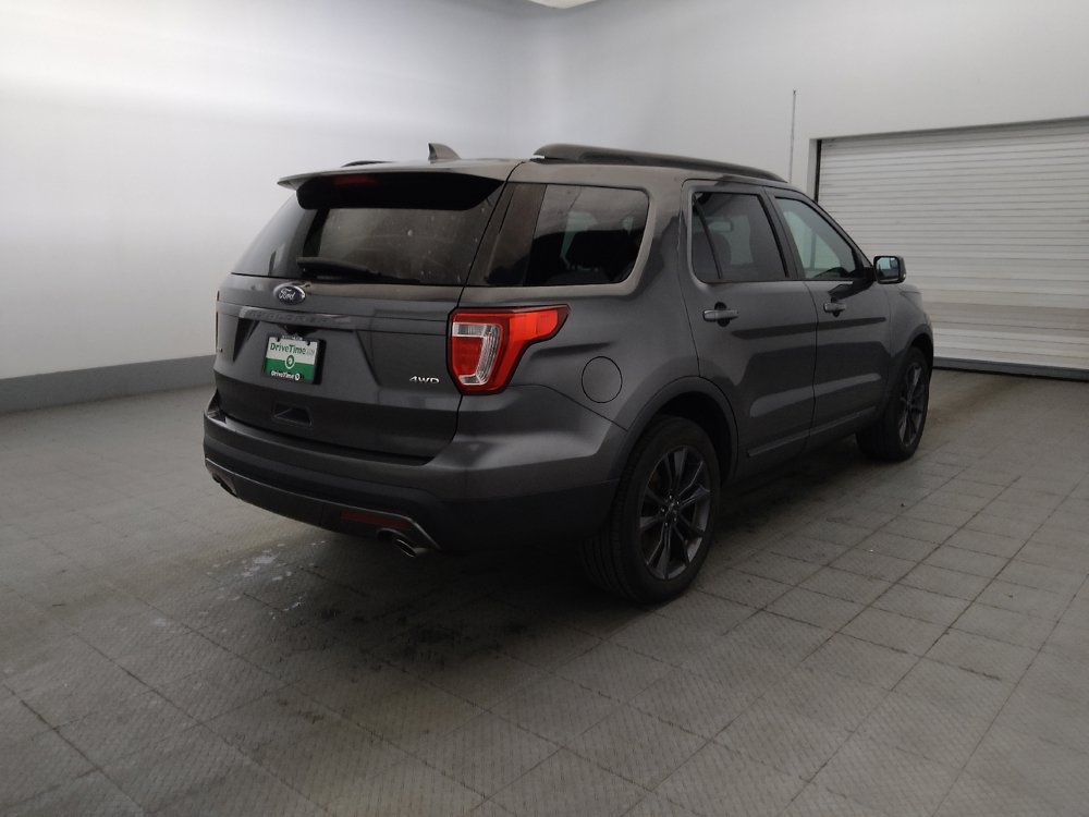 Used 2017 Ford Explorer XLT w/ Equipment Group 202A AWD/4WD image 9