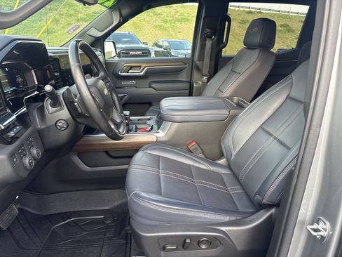 Used 2023 Chevrolet Silverado 1500 High Country w/ High Country Premium Package AWD/4WD image 12