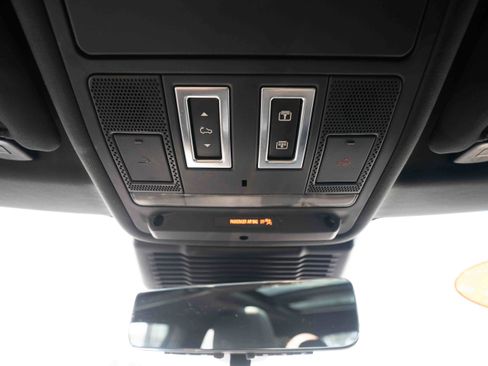 Used 2022 Land Rover Range Rover Evoque R-Dynamic SE AWD/4WD image 18