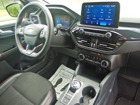 Used 2025 Ford Escape ST-Line AWD/4WD image 5