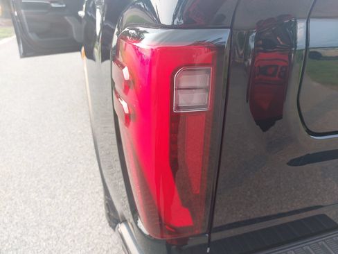 Used 2024 GMC Sierra 2500 Denali w/ Technology Package AWD/4WD image 35