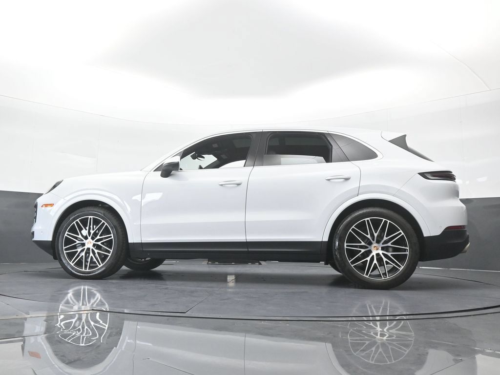 Used 2025 Porsche Cayenne AWD/4WD image 68