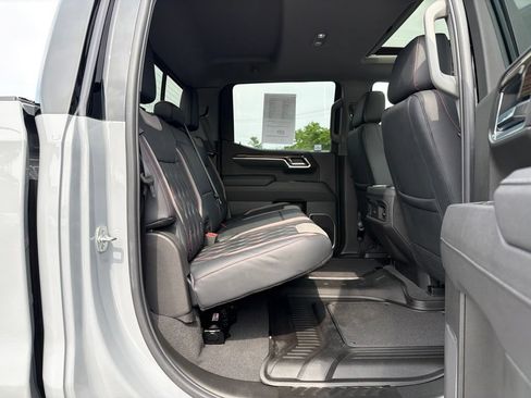 Used 2025 Chevrolet Silverado 1500 RST AWD/4WD image 36
