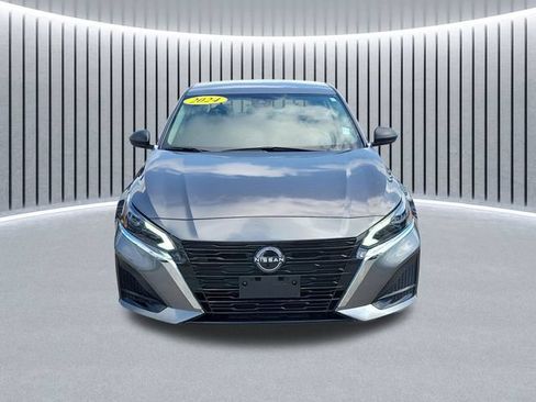 Used 2024 Nissan Altima 2.5 SV FWD image 2