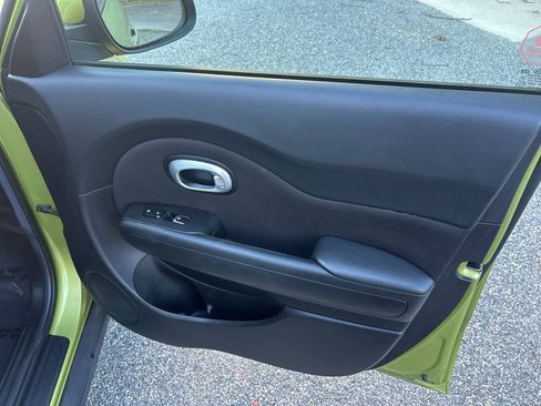 Used 2017 Kia Soul + FWD image 19