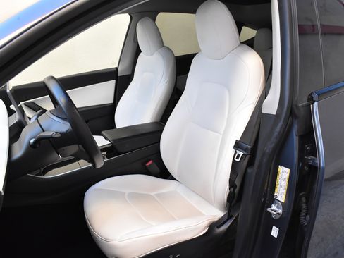 Used 2021 Tesla Model Y Long Range image 22