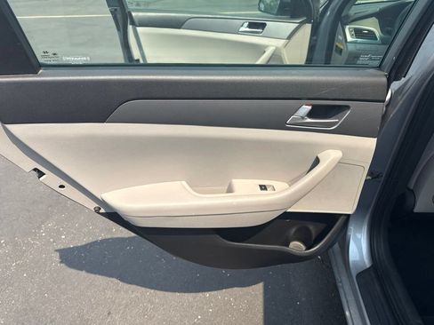 Used 2017 Hyundai Sonata SE FWD image 11