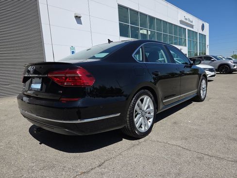 Used 2016 Volkswagen Passat 1.8T SEL Premium FWD image 10