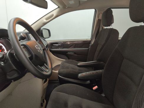 Used 2019 Dodge Grand Caravan SE w/ UConnect Hands-Free Group FWD image 17