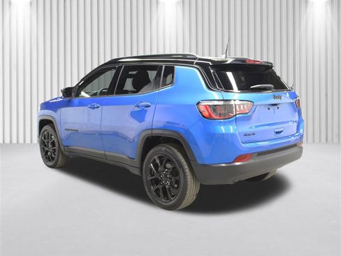 Used 2023 Jeep Compass Altitude w/ Convenience Group image 5