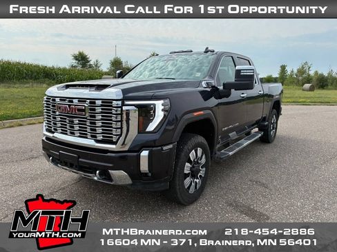 Used 2024 GMC Sierra 2500 Denali w/ Technology Package AWD/4WD image 4