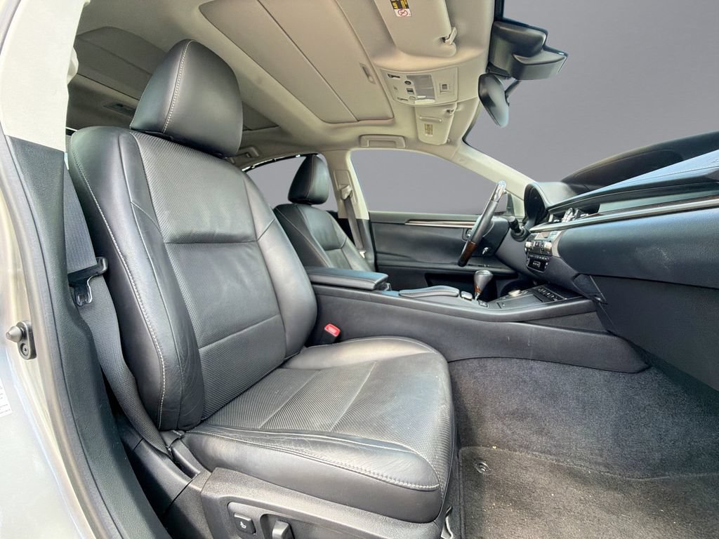 Used 2015 Lexus ES 350 w/ Ultra Luxury Package FWD image 16