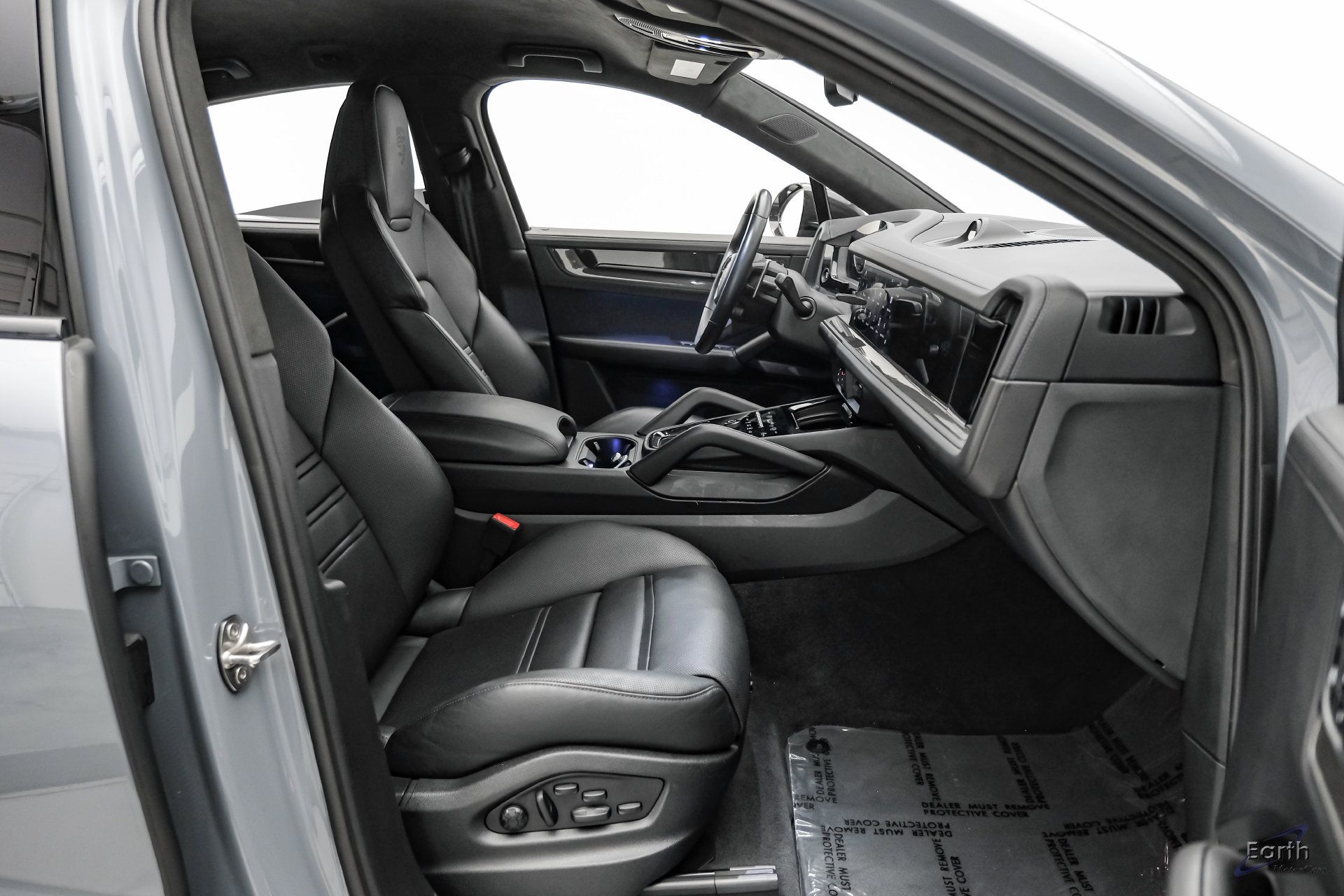 Used 2024 Porsche Cayenne Turbo GT AWD/4WD image 47