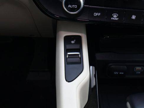 Used 2025 Kia Telluride S FWD image 24