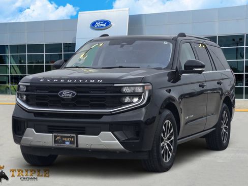 Used 2025 Ford Expedition Platinum AWD/4WD image 2