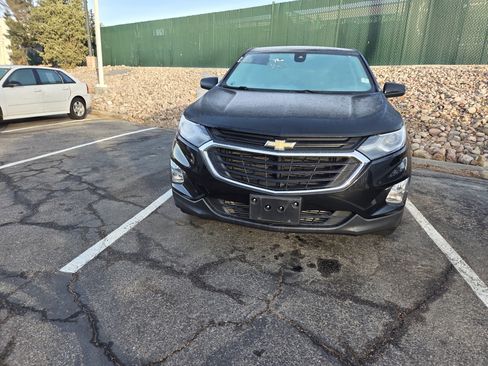 Used 2021 Chevrolet Equinox LT image 2