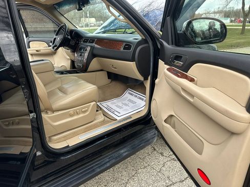Used 2007 Chevrolet Avalanche LTZ w/ LTZ Preferred Equipment Group AWD/4WD image 12