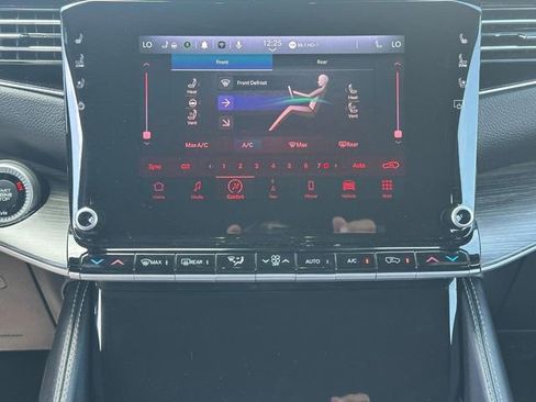 Used 2023 Jeep Wagoneer L Series III w/ Preferred Equipment Group image 15