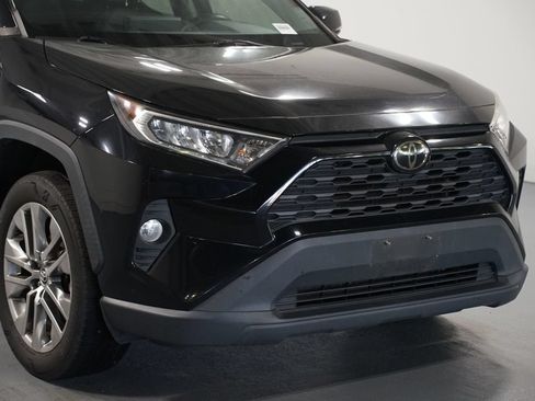 Used 2020 Toyota RAV4 XLE Premium FWD image 4