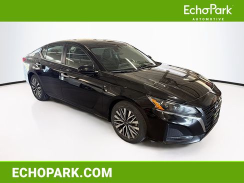 Used 2023 Nissan Altima 2.5 SV FWD image 1