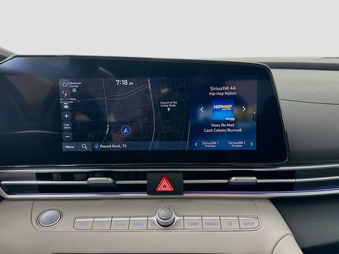 New 2025 Hyundai Elantra Limited image 12