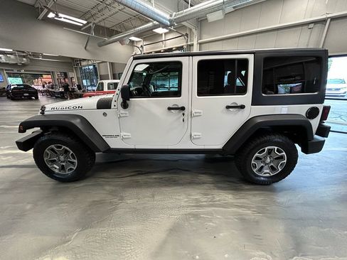 Used 2017 Jeep Wrangler Unlimited Rubicon w/ Connectivity Group AWD/4WD image 31