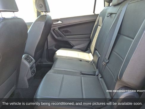 Used 2021 Volkswagen Tiguan SEL FWD image 12